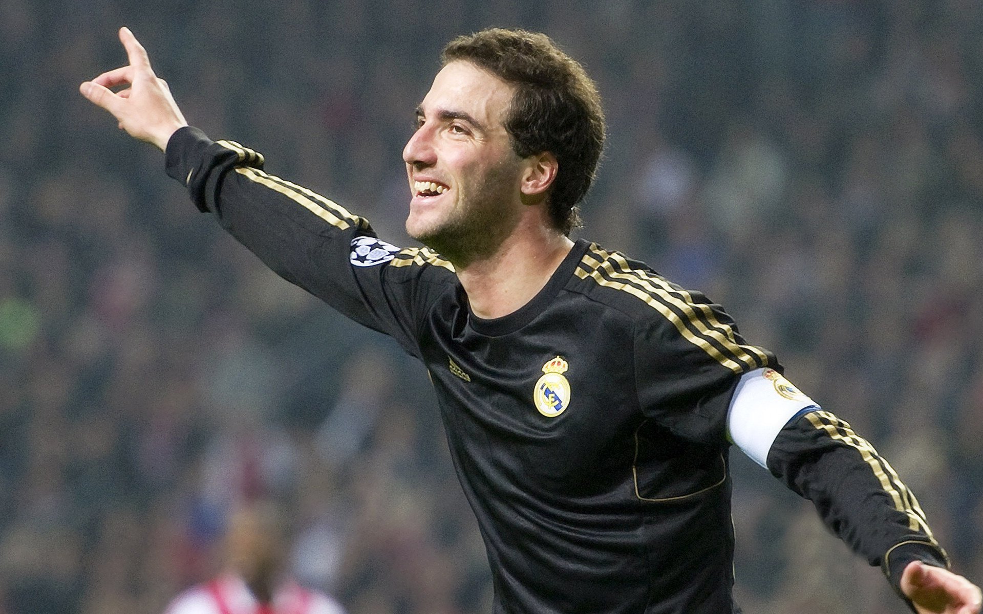 爱游戏在线登录入口-中超历史射手榜榜首位置再生变动，中超历届本土射手王